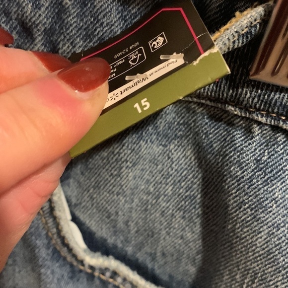 No Boundaries Mom Jeans distressed with patches Size 15 - Picture 6 of 8